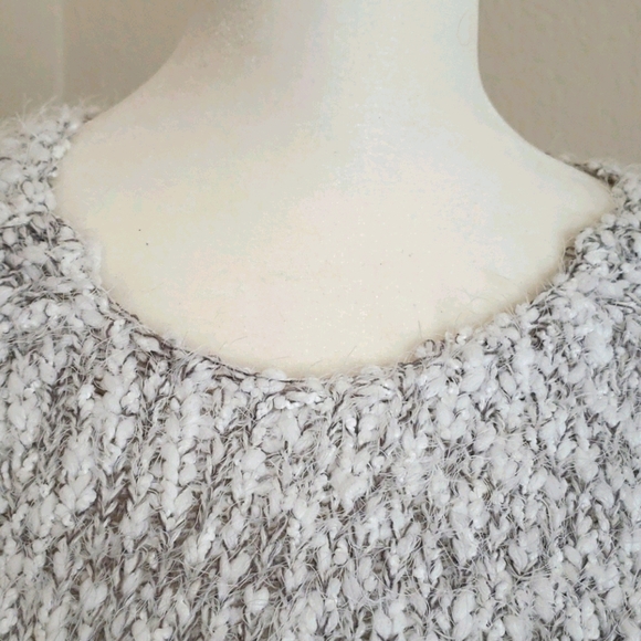 Soft and fuzzy Sweater Size Medium - Picture 6 of 6